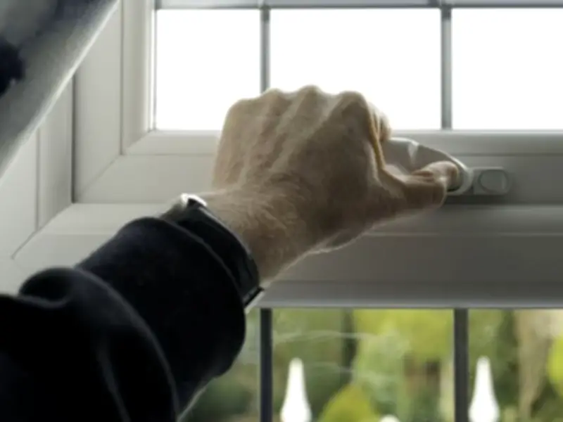 Best Time to Open Windows During 38C Heatwave: Expert Advice