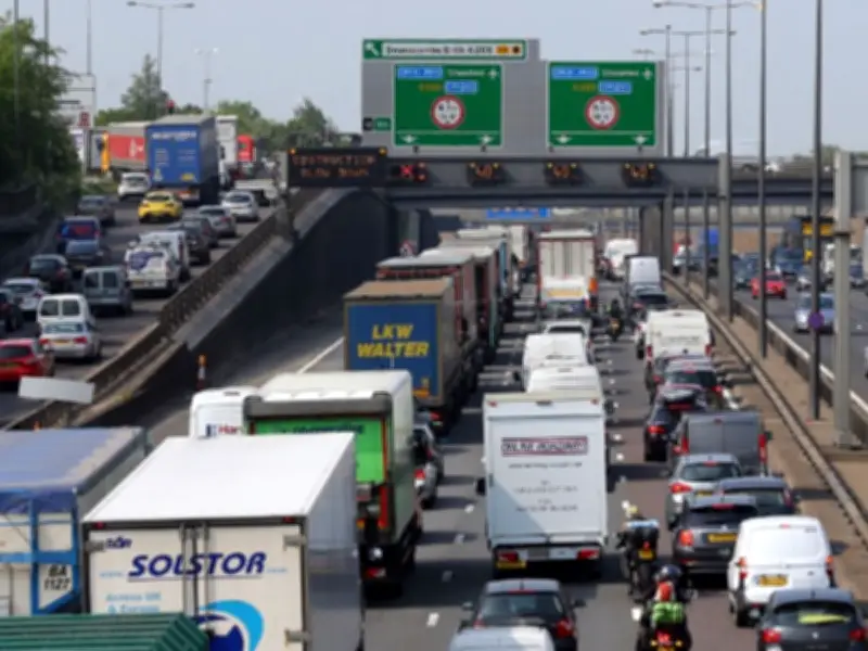 Drivers face £200 fines and 6 points for using smartwatches behind the wheel