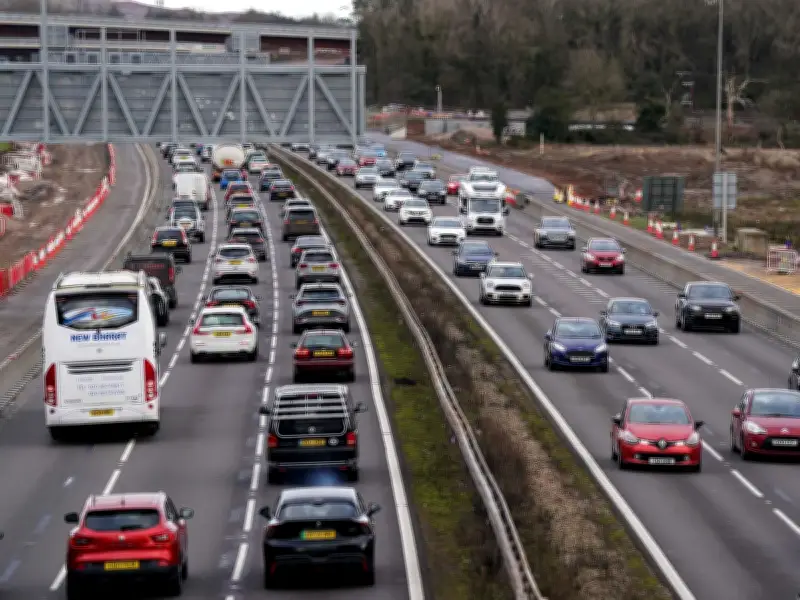Drivers Passing Middle Lane Hoggers Risk Points on Licence