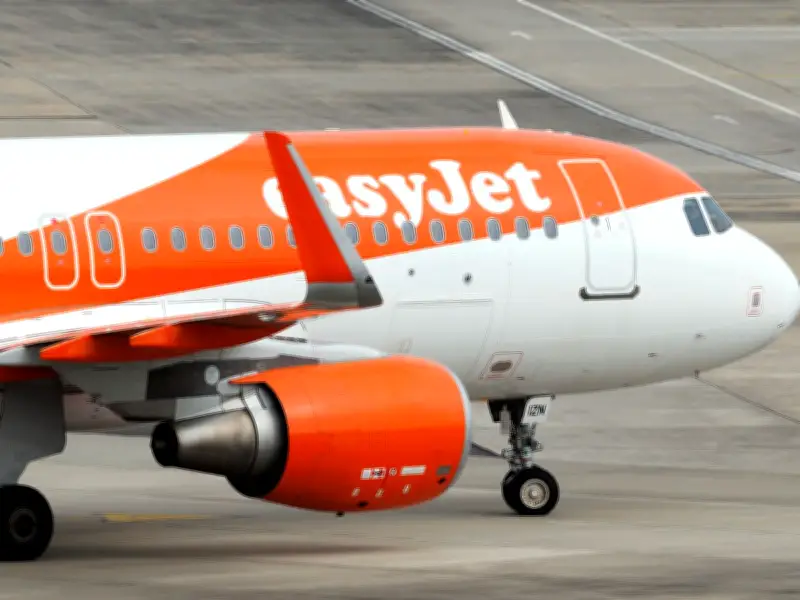 EasyJet captain wrestles drunk passenger on Luton to Amsterdam flight