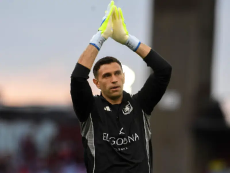 Emi Martinez Transfer Update: Juventus Target After Liverpool Blocks Alisson Move
