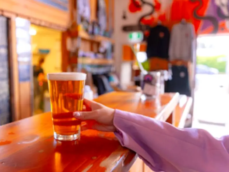 England Pub Goers Face £5,000 Fines for Throwing Glasses During World Cup
