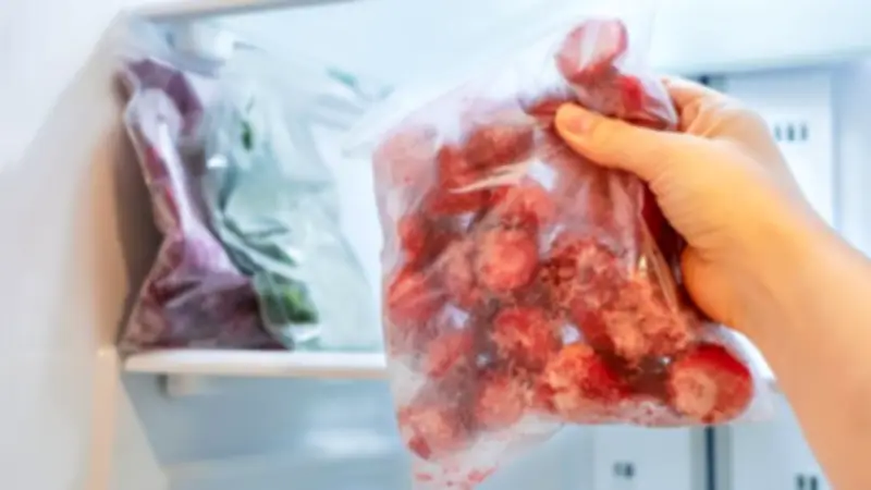 GP Reveals Freezer Staples for Healthy Ageing: Berries, Spinach, Edamame