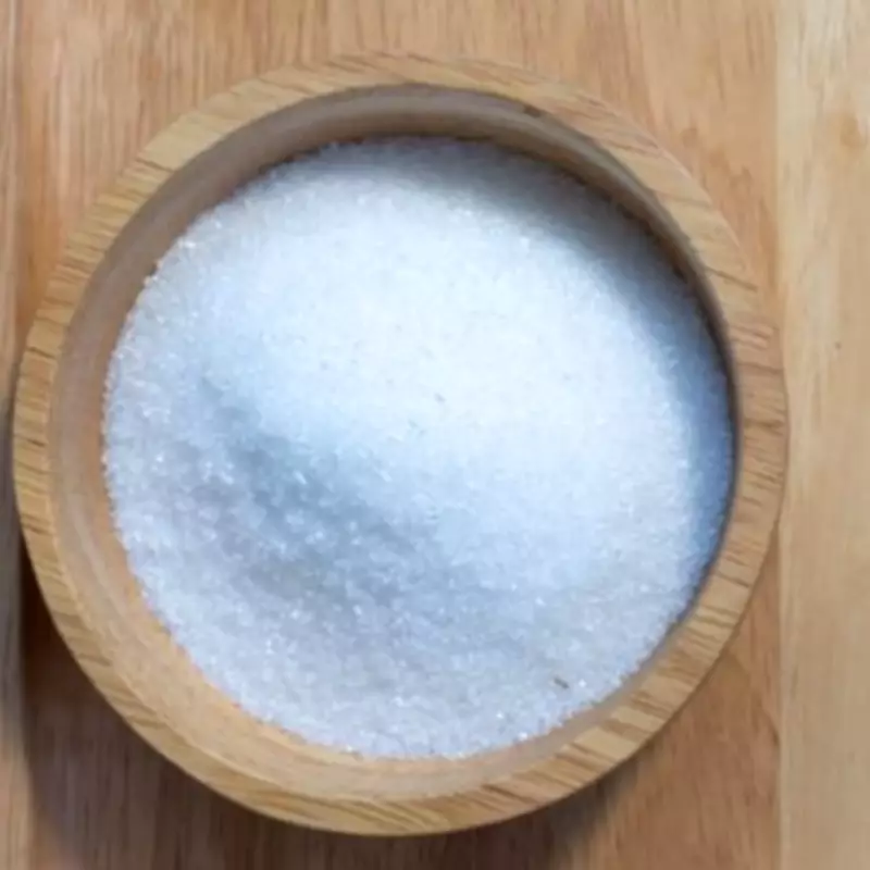 Laundry Expert Urges Use of Salt, Lemon Juice, and Vinegar for Whites