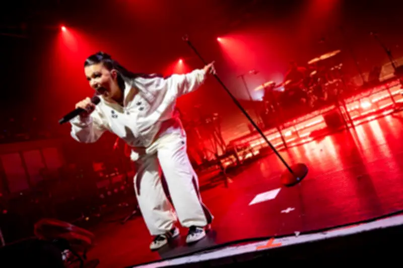 Lola Young Triumphs in Birmingham Homecoming with Pop Hits and Accent Love