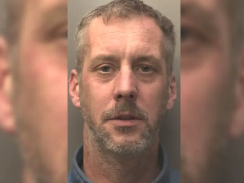 Man battered girlfriend forcing her to flee to pub in pyjamas