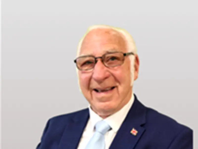 Reform councillor jokes about stab vest before public surgeries