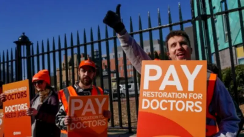 Resident doctors in England accept new pay deal, ending year-long strikes