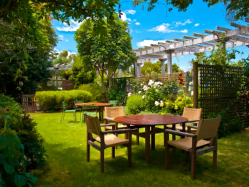 Severn Trent Issues Heatwave Water Warning for West Midlands Gardens
