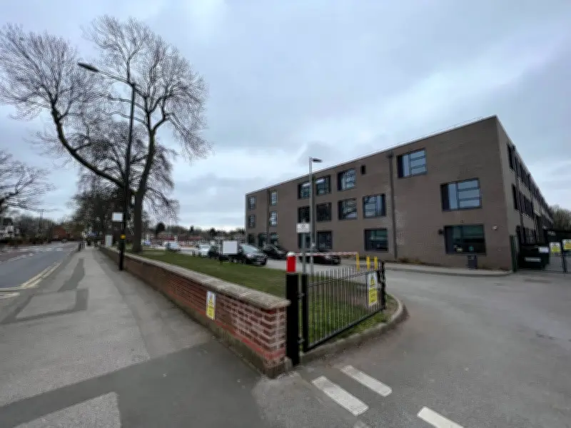 Sutton Coldfield School Issues Heatwave Warning to Students