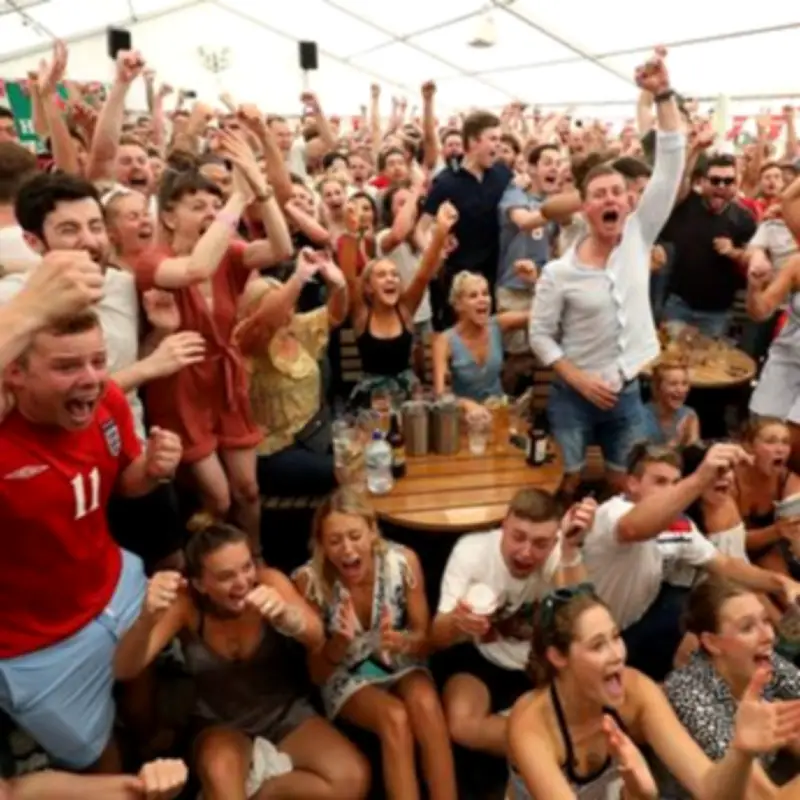 UK Pubs Get World Cup Boost as Red Tape Cut for Pavement Pints