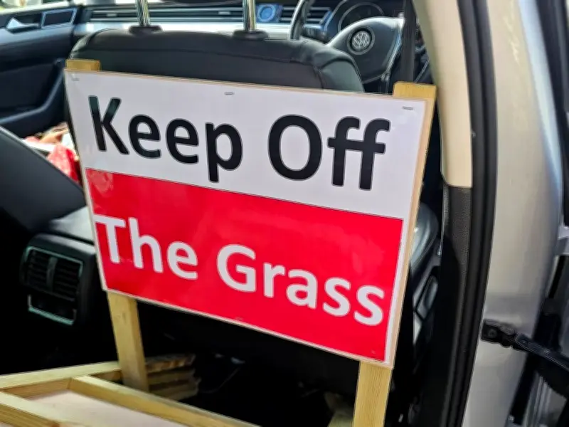 Volunteer group fights grass verge parking in Hall Green with signs