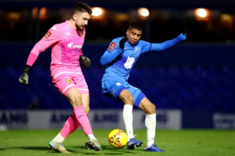 West Brom sign goalkeeper to challenge Max O'Leary for No1 spot