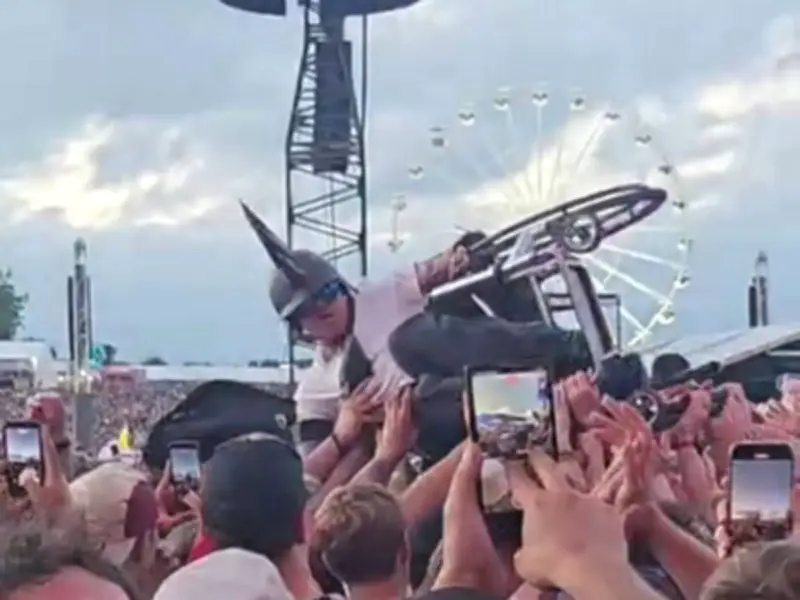 Wheelchair User Crowd-Surfs at Download Festival in Viral Moment