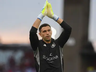 Emi Martinez Transfer Update: Juventus Target After Liverpool Blocks Alisson Move