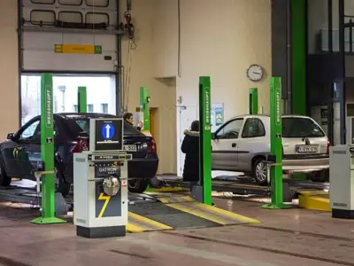 Pothole Damage Causes 1.7 Million MOT Failures Including 35,000 in Birmingham