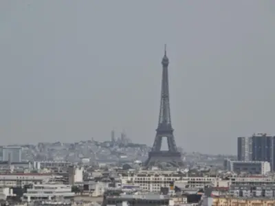 UK tourists in France face ban on public drinking from noon Friday