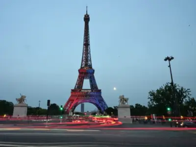 UK Tourists in Paris Warned Over Taxi Scam Costing £493