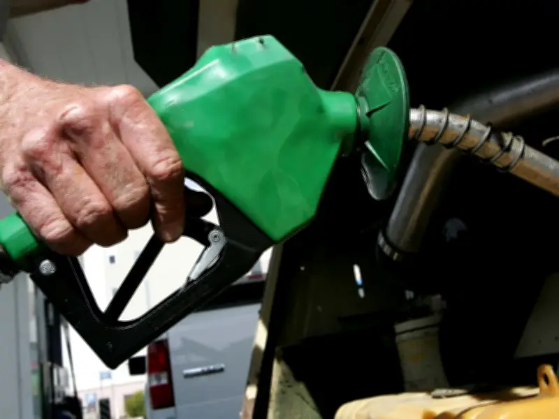 Drivers Warned to Fill Up Before Monday as Hot Weather Hits Fuel Economy