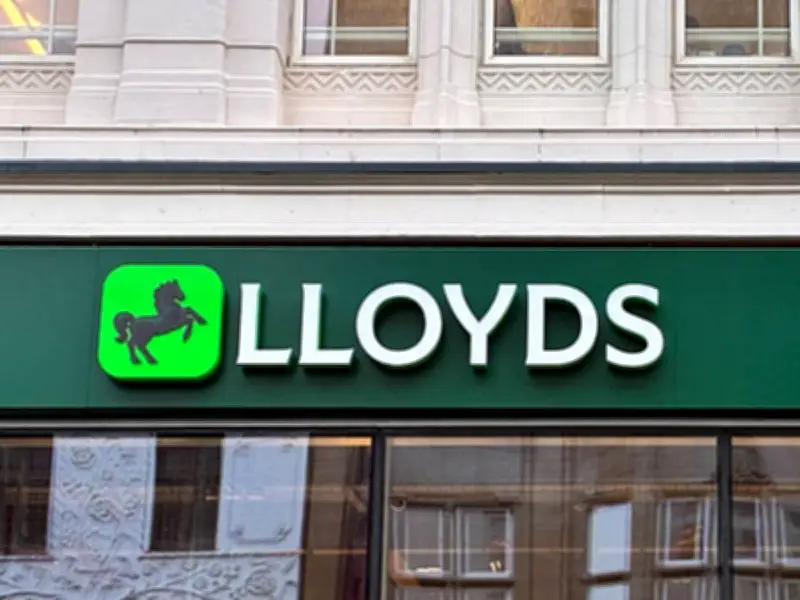 Lloyds Bank Warns Customers of Economic Uncertainty as Confidence Drops