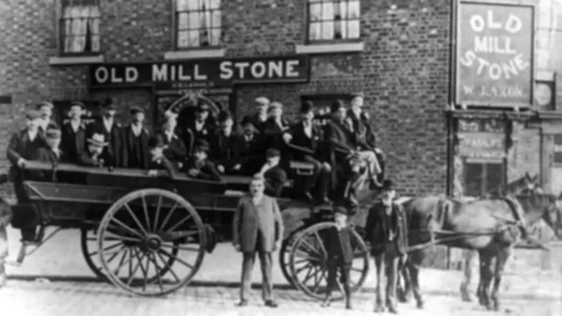 Nostalgic Photos from Macclesfield Archives: Pub Excursions and Agricultural Shows