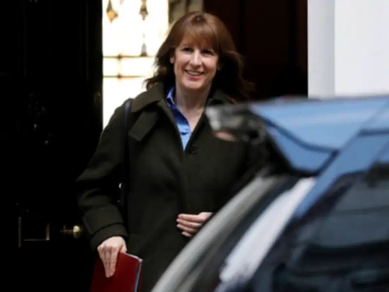 Rachel Reeves Cuts Cash ISA Allowance to £12,000 Before Leaving as Chancellor