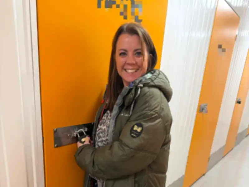 Stay-at-home mum builds £2,000/month Vinted business in under 12 months