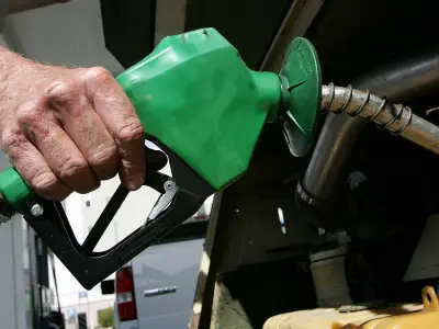 Drivers Warned to Fill Up Before Monday as Hot Weather Hits Fuel Economy