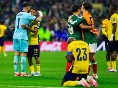 Ecuador Coach Beccacece Leaves After World Cup Elimination by Mexico
