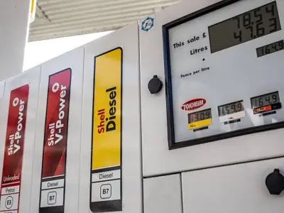 Labour fast-tracks 2030 petrol and diesel car ban review to six months